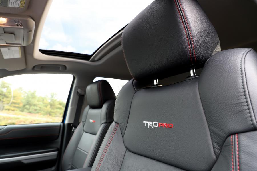 Детали интерьера Toyota Tundra TRD Pro CrewMax 2018 года  (фото 34 из 52)
